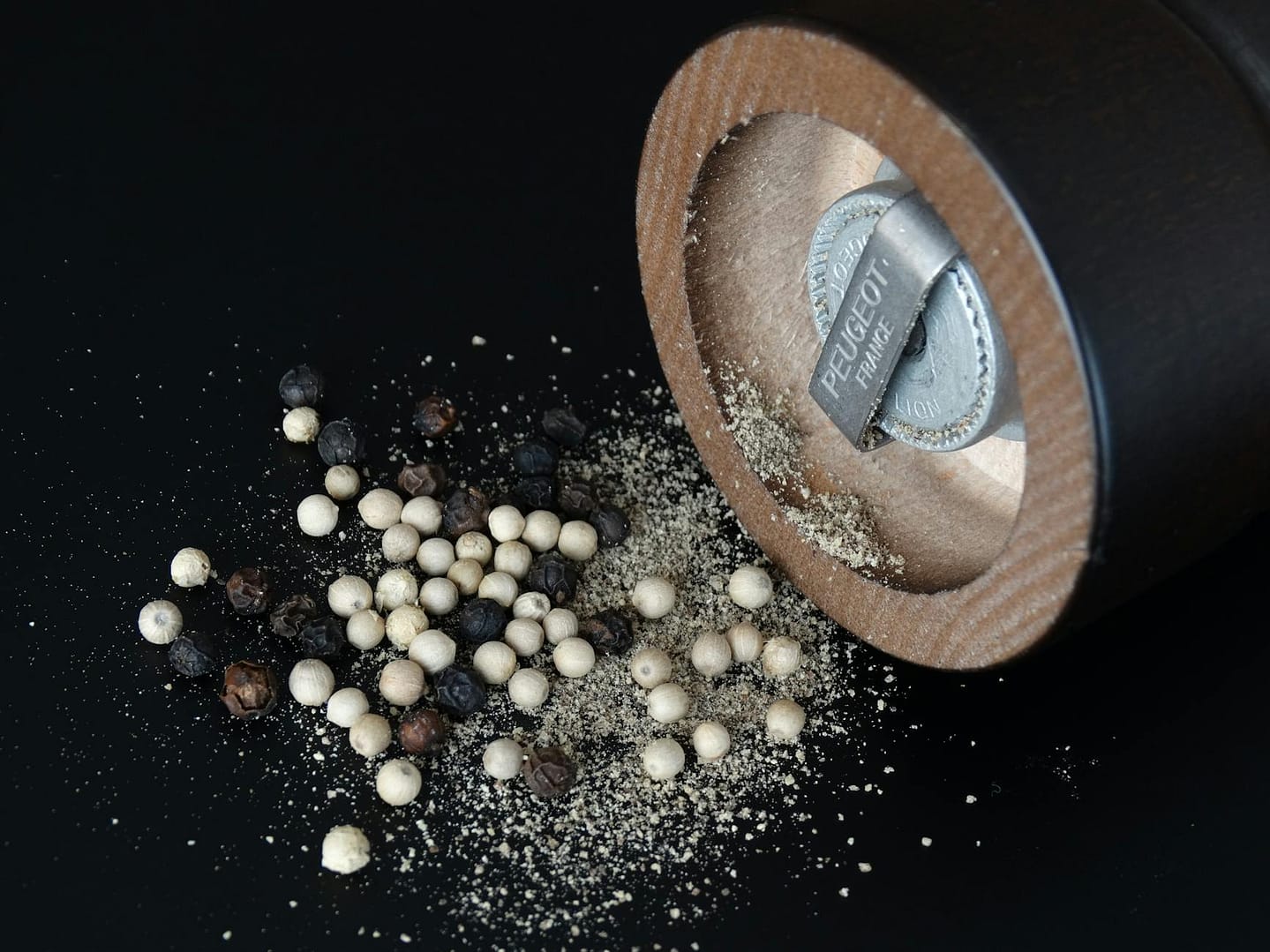 white and black peppers
